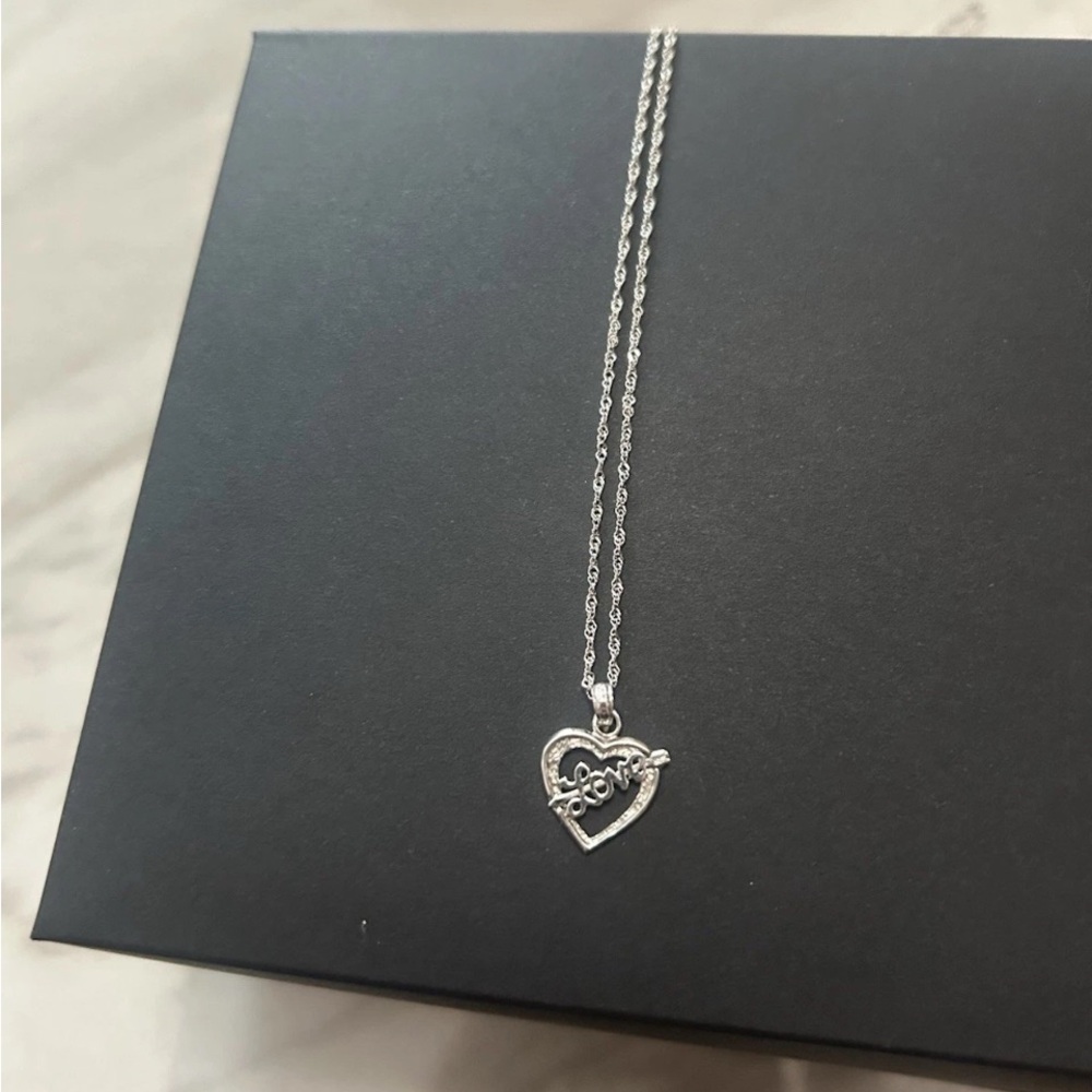 Elegant 14k Chain and Heart Pendant Necklace